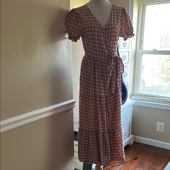 Pink Gingham Wrap Dress. Nuuly. Urban outfitters - Picture 2 of 3